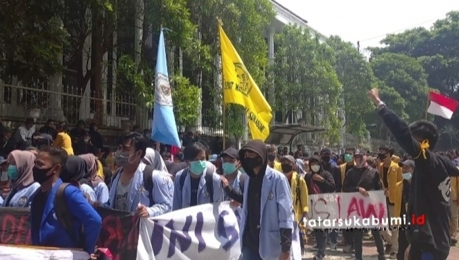 Antisipasi Hal Tak Diinginkan Dalam Aksi Buruh Tolak Omnibuslaw PERADI Sukabumi Beri Bantuan Hukum Gratis