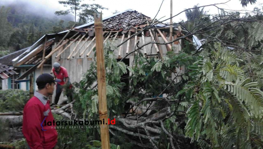 9 Rumah Diterjang Angin di Cicurug dan Curugkembar BPBD Himbau Masyarakat Tingkatkan Kewaspadaan