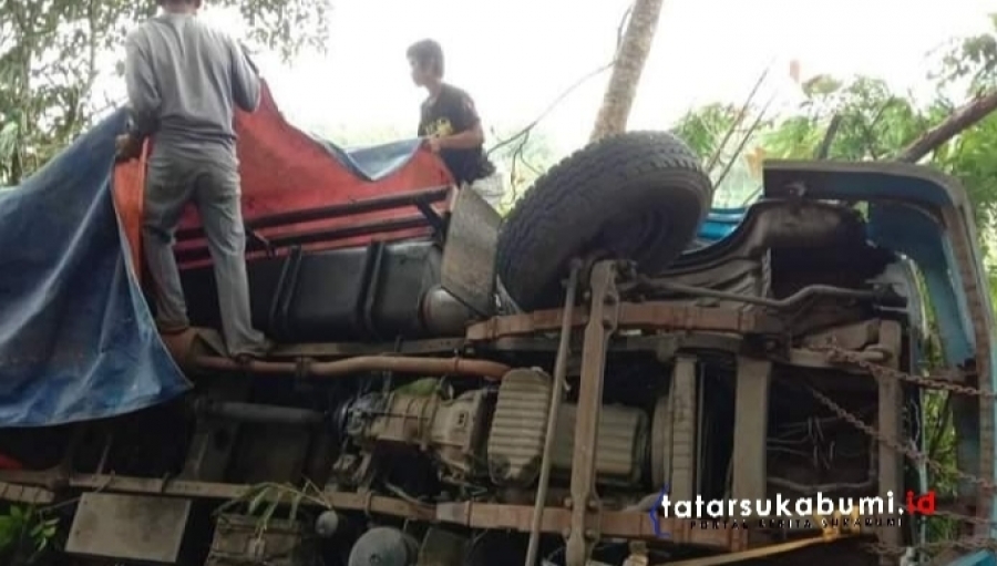 Breaking News! Fakta - Fakta Truk Pengangkut Logistik Pilkada Sukabumi Kecelakaan