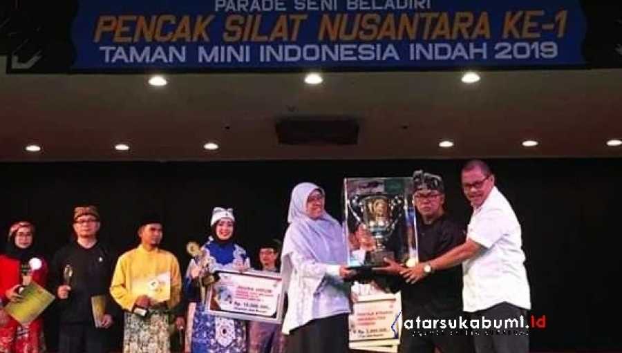 Pertunjukan Kolosal Pusaka Kujang Kancana dari Gapura Emas Sukabumi, Boyong Piala Ibu Tien Soeharto