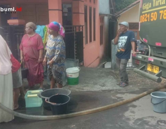 Sukabumi Krisis Air RAI Hergun Salurkan Air Bersih di Gunungguruh 