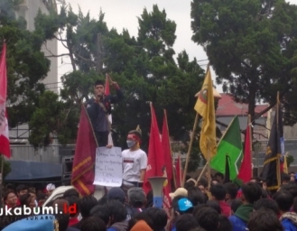 Aksi Demo Susulan Mahasiswa di Gedung DPRD Kota Sukabumi