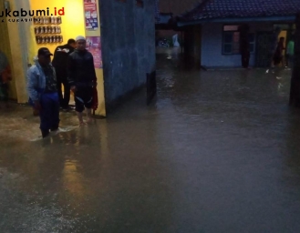 Banjir Rendam 3 Rumah dan 3 Ruko di Purabaya