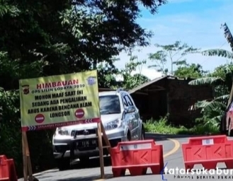Evakuasi Longsor di Palabuhanratu - Kiaradua Polisi Lakukan Buka Tutup Akses Jalan