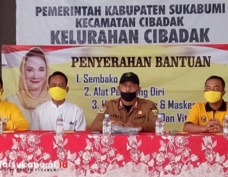Dewi Asmara Bantu Yatim Piatu se-Kelurahan Cibadak Sukabumi