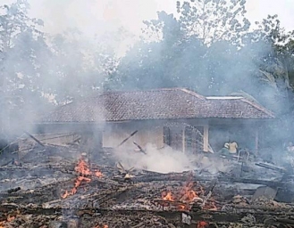 Rumah Warga Cibaregbeg Sagaranten Ludes Dilahap Api