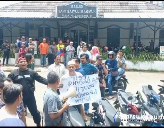 PKL Pasar Palabuhanratu Demo Minta Ketua Perwapas Mundur Gegara Wacana Relokasi 