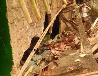 Benteng Ambruk Timpa Rumah Warga Hingga Jebol dan Tutup Akses Jalan Lingkungan di Cibadak