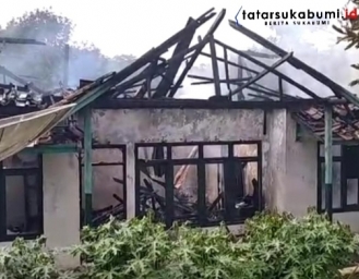 Diduga Akibat Korsleting Listrik Rumah di Cidolog Sukabumi Terbakar