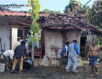 Rumah yang Dihuni 2 Keluarga di Ciwaru Sukabumi Terbakar